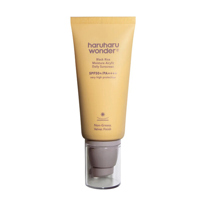KoreaHaruharu Wonder Black Rice Moisture Airyfit Daily Sunscreen SPF50+ PA++++ (361 Kč, Vivantis.cz) je veganský krém bez parfemace s extraktem z černé fermentované rýže, ceramidy a niacinamidem, velmi vhodný pro mastnou pleť. 