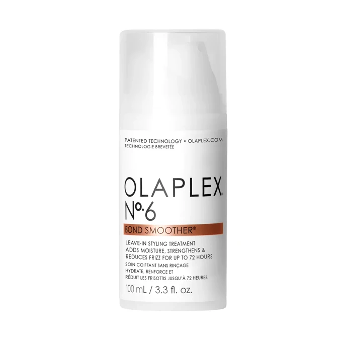 Olaplex N°6 Bond Smoother, prodává Olaplex, 779 Kč (100 ml)Bezoplachový krém, který kromě uhlazení posiluje vlasové vazby narušené žehličkou a fénováním a krepatění drží na uzdě až 72 hodin. Ideální pro hřívu potrápenou léty barvení a tepelné úpravy.