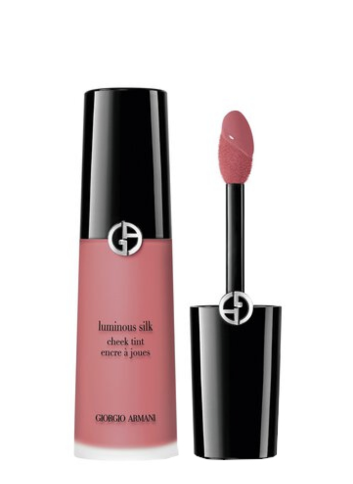 Giorgio Armani Luminous Silk Cheek Tint, odstín 62 Delicate Mauve, 12 ml, 939 Kč, prodává Vivantis.
