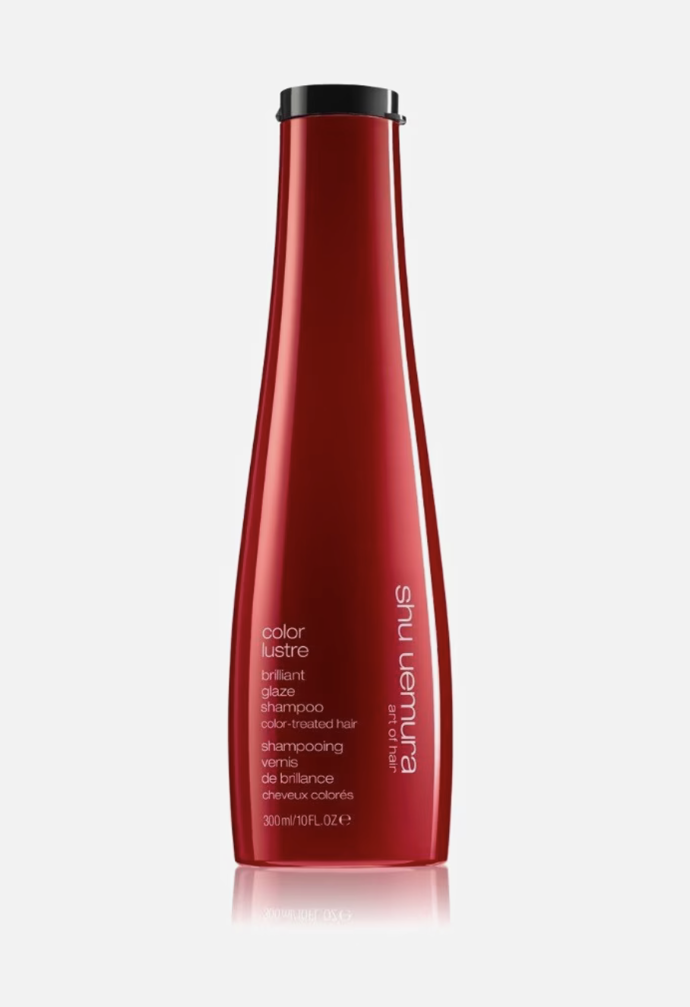 Shu Uemura Color Lustre šampon, 300 ml, 1 200 Kč, prodává Douglas