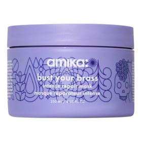 Amika Bust Your Brass Cool Blonde, maska pro intenzivní regeneraci, 250 ml, 1 090 Kč, prodává Sephora. Amika Bust Your Brass Cool Blonde, maska pro intenzivní regeneraci, 250 ml, 1 090 Kč, prodává Sephora.