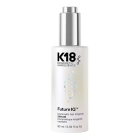 K18 Future IQ Biomimetické sérum pro dlouhověkost a proti vypadávání vlasů, 90 ml, 3 050 Kč, prodává Sephora.