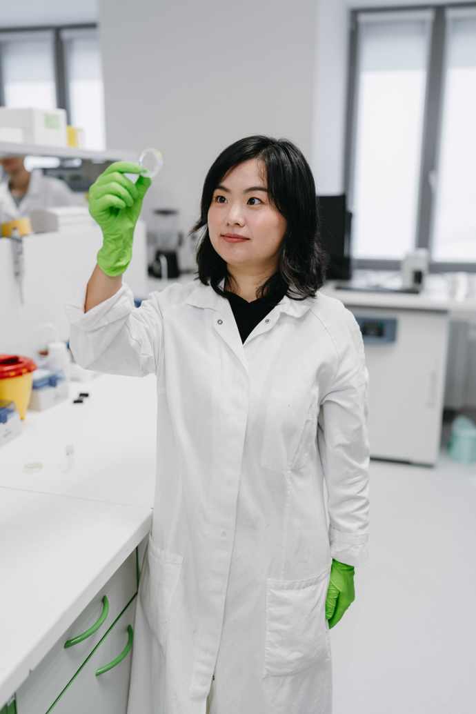 Xiaohui Ju, Ph.D. zkoumá, zda rostlinné chloroplasty mohou dočasně podpořit metabolismus savčích buněk při nedostatku kyslíku