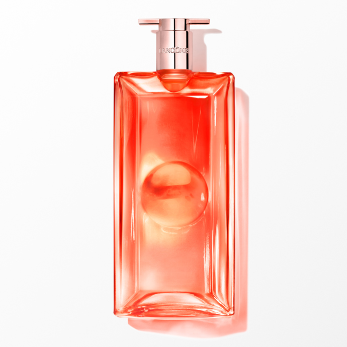 Lancôme Idôle Peach 'N Roses, parfémovaná voda – 10 ml 910 Kč / 25 ml 1 900 Kč / 50 ml 2 880 Kč / 100 ml 3 900 Kč, skladem na lancome.cz