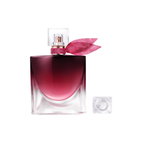Lancôme La Vie Est Belle Very Cherry, parfémovaná voda – 30 ml 2 380 Kč / 50 ml 3 270 Kč / 100 ml 4 340 Kč, skladem na lancome.cz Lancôme La Vie Est Belle Very Cherry, parfémovaná voda – 30 ml 2 380 Kč / 50 ml 3 270 Kč / 100 ml 4 340 Kč, skladem na lancome.cz