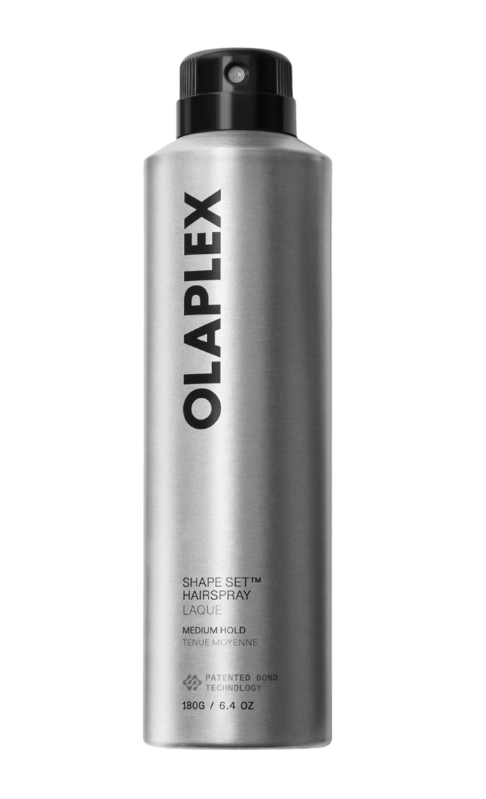 Olaplex Shape Set Hairspray – Lak na vlasy se střední fixací, 245 ml, 860 Kč, prodává Sephora.