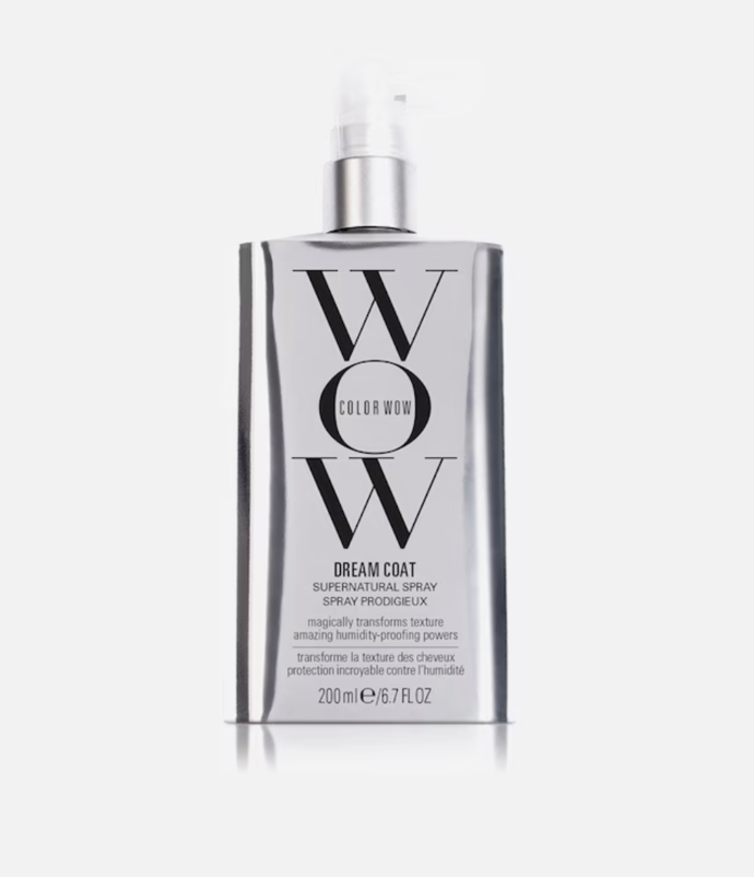 COLOR WOW Dream Coat Supernatural Spray, lak na vlasy, 200 ml, 899 Kč, prodává Douglas.