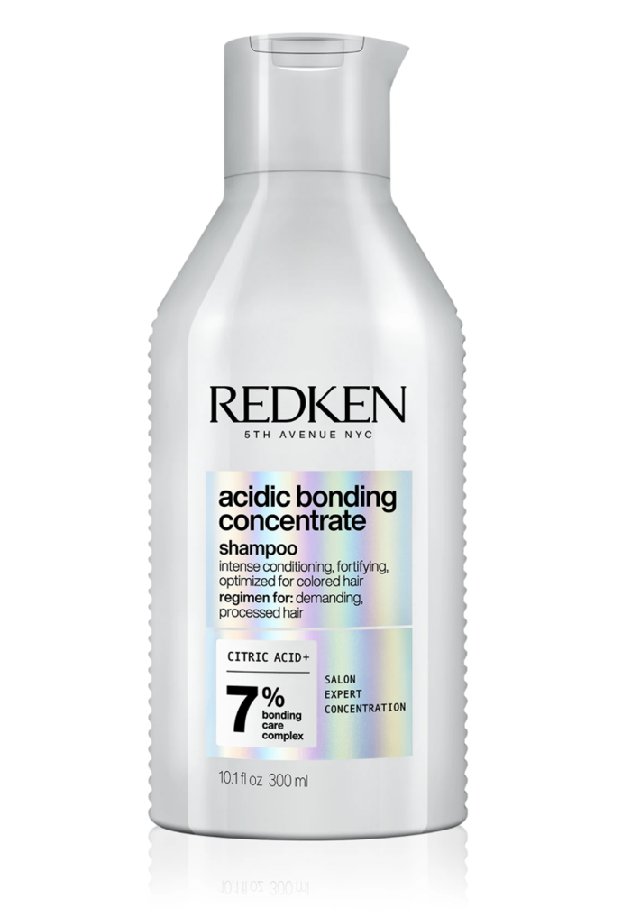 Redken Acidic Bonding Concentrate, posilující šampon pro slabé vlasy, 300 ml, 655 Kč, prodává Notino.