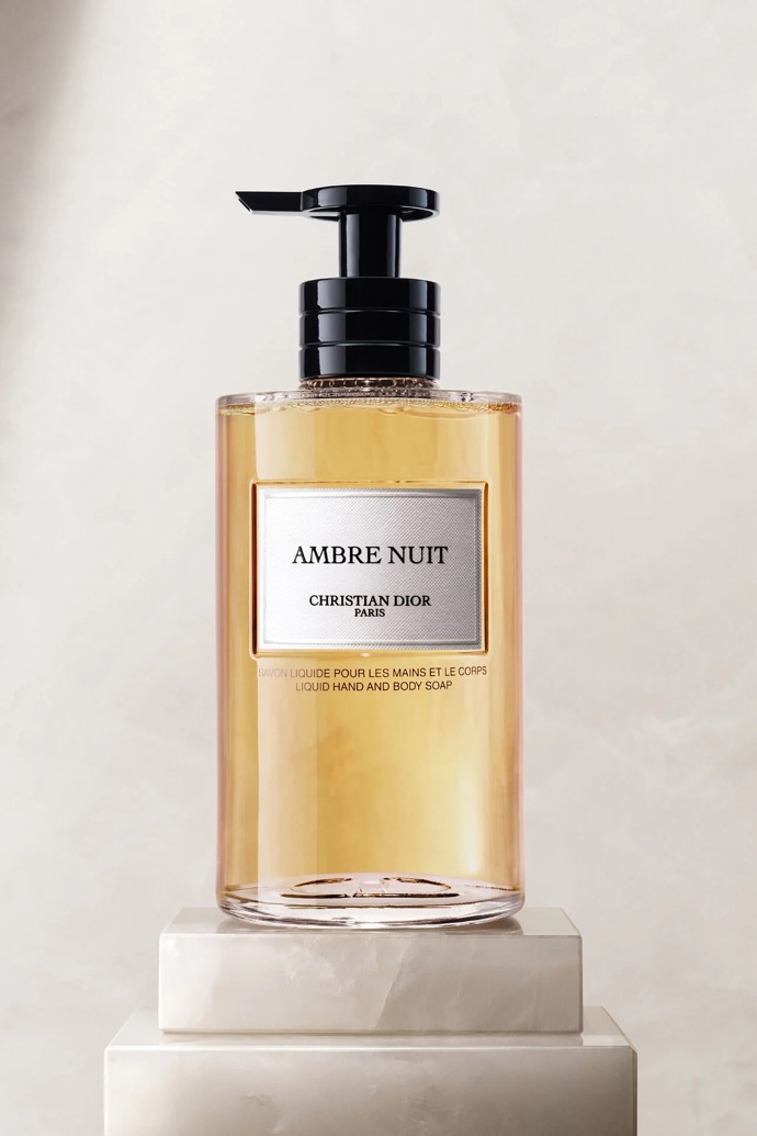 Dior Ambre Nuit Scented Soap, 300 ml, 70 €, prodává Dior.com.