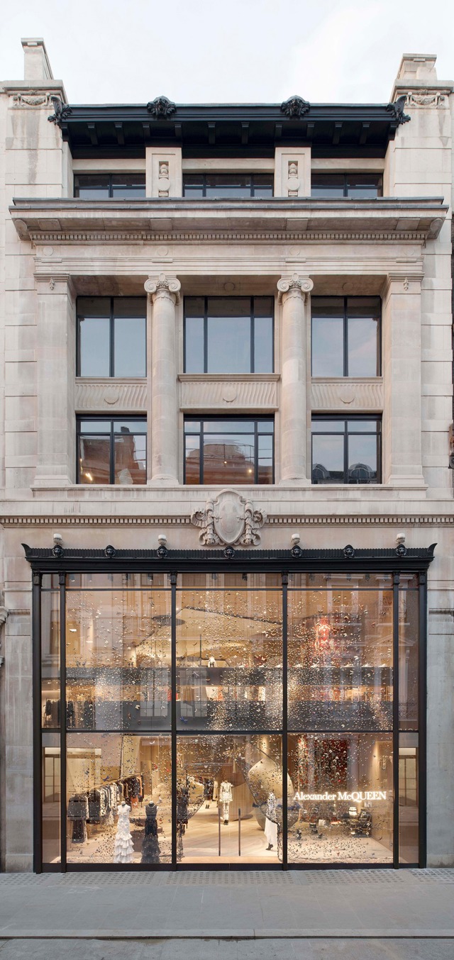 Alexander McQueen otevírá v Londýně nový obchod Alexander McQueen otevírá v Londýně nový obchod