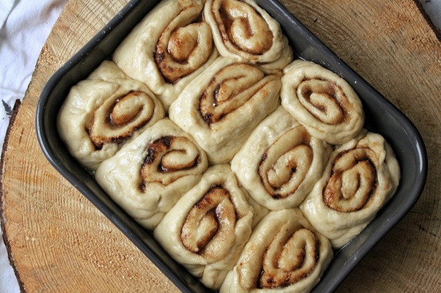 Pečení na víkend: Skořicové rolky podle Černá jak noc
