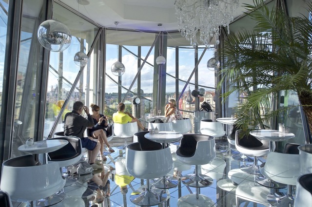 5 rooftop podniků, kam v Praze zajít na drink 5 rooftop podniků, kam v Praze zajít na drink