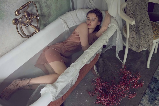 Zuzana Kubíčková exkluzivně pro ELLE! Podívejte se na video s její nejnovější kolekcí... Zuzana Kubíčková exkluzivně pro ELLE! Podívejte se na video s její nejnovější kolekcí...