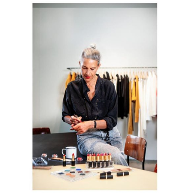 Isabel Marant chystá svou první make-up kolekci Isabel Marant chystá svou první make-up kolekci