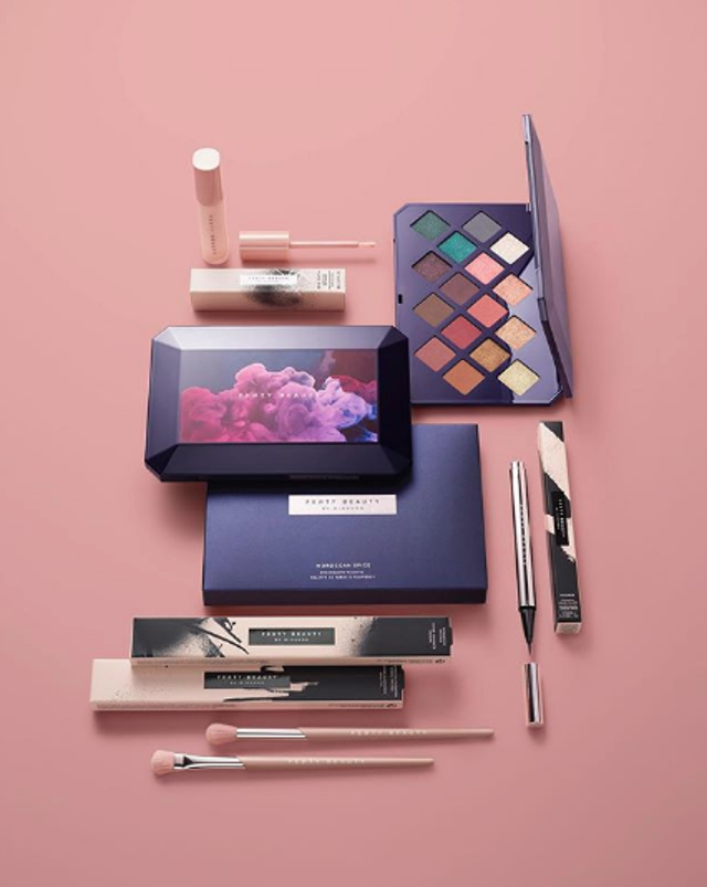 Rihanna představila nové produkty své značky Fenty Beauty Rihanna představila nové produkty své značky Fenty Beauty