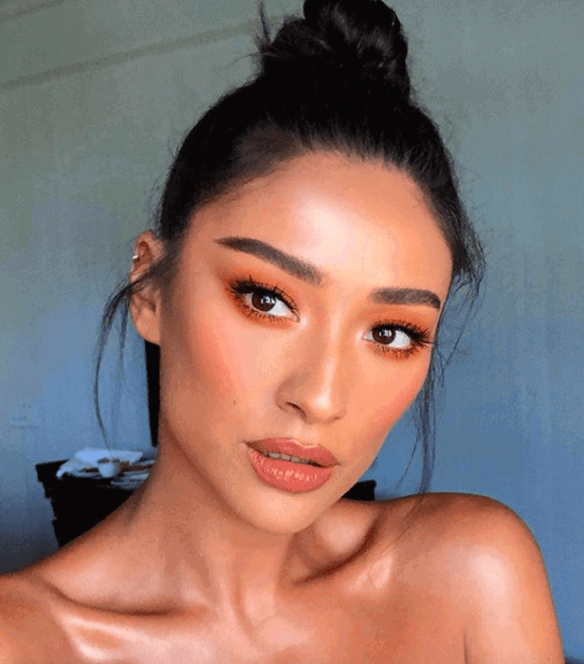 3 trendy barvy očních stínů podle Shay Mitchell