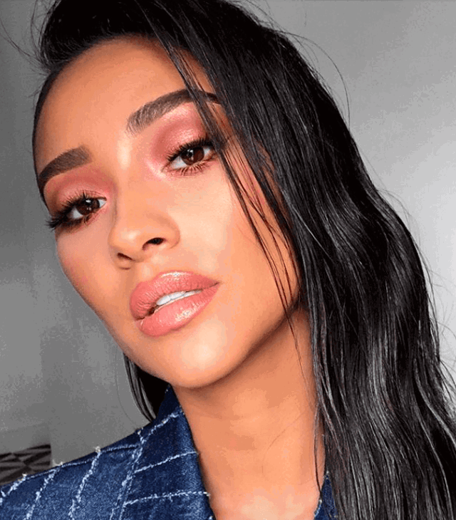 3 trendy barvy očních stínů podle Shay Mitchell