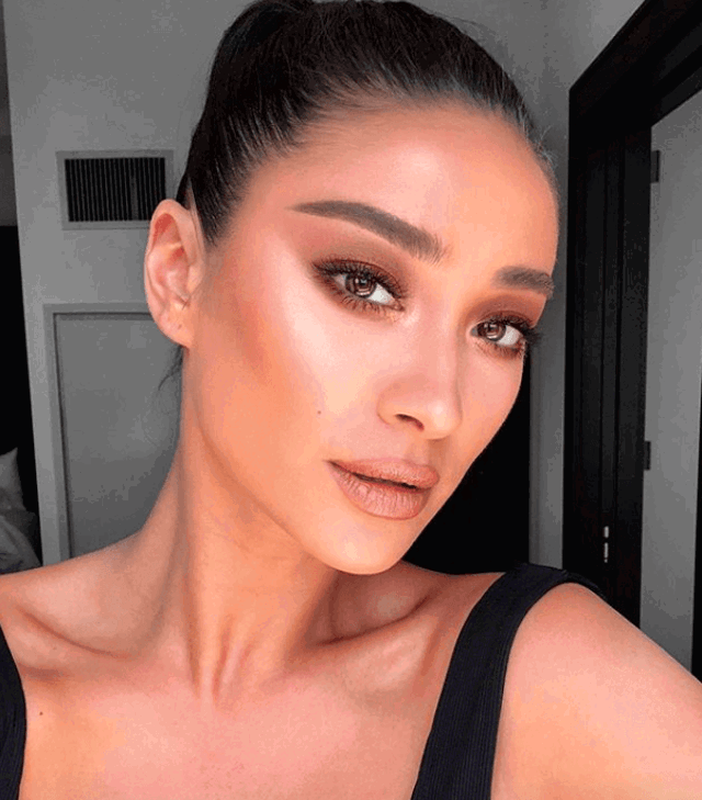 3 trendy barvy očních stínů podle Shay Mitchell