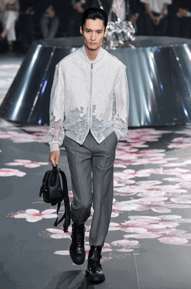Jaká byla show Dior men Pre-Fall v Tokiu?