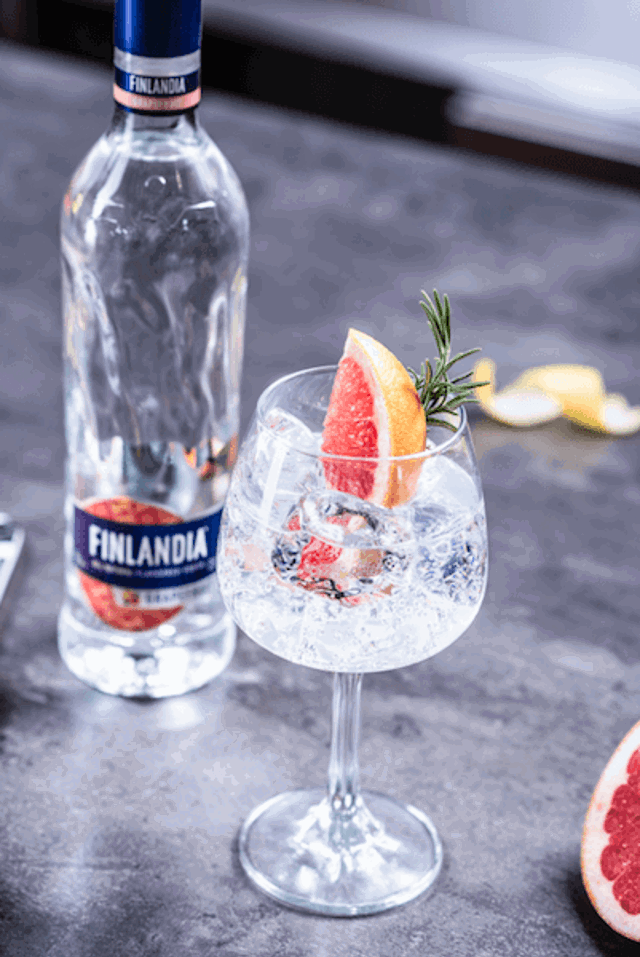 Finlandia vodky není nikdy dost. Užijte si zimní párty Finlandia vodky není nikdy dost. Užijte si zimní párty