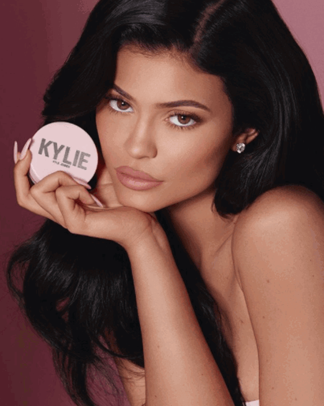 Kylie Jenner je oficiálně nejmladší dolarovou miliardářkou světa Kylie Jenner je oficiálně nejmladší dolarovou miliardářkou světa