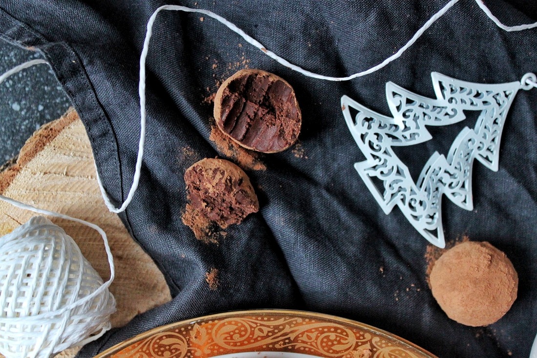 Vánoční cukroví zdravě: Čokoládové truffles podle Černá jak noc Vánoční cukroví zdravě: Čokoládové truffles podle Černá jak noc