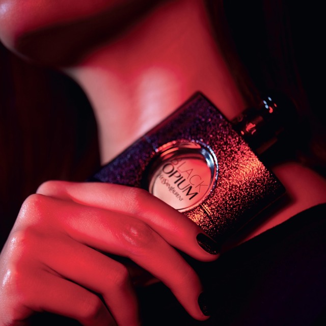 Yves Saint Laurent Black Opium: Temná závislost Yves Saint Laurent Black Opium: Temná závislost