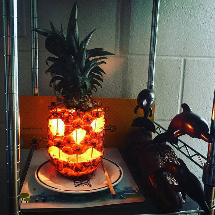 Skvělý nápad pro nadcházející Halloween: Strašáci z ananasů