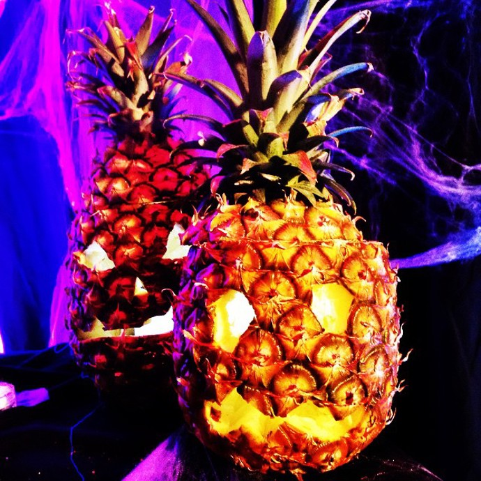 Skvělý nápad pro nadcházející Halloween: Strašáci z ananasů