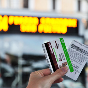 ​2. Pokud v rámci plánovaného zájezdu hodláte navštívit více měst, překontrolujte, zda „multi jízdenka“ („multi letenka“) náhodou nevychází dráž než jednotlivé jednosměrné jízdenky (letenky).