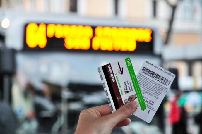 ​2. Pokud v rámci plánovaného zájezdu hodláte navštívit více měst, překontrolujte, zda „multi jízdenka“ („multi letenka“) náhodou nevychází dráž než jednotlivé jednosměrné jízdenky (letenky).