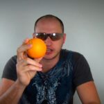 Naštěstí existují youtubeři jako CrazyRussianHacker, aby nám ukázali, jak načít pomeranč bez oranžové spršky.