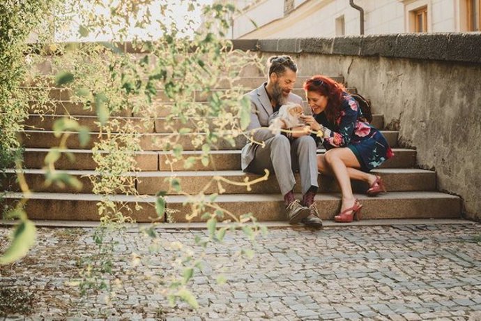 Malebná Praha se stala perfektní svědkem jejich pohádkového příběhu, co říkáte?