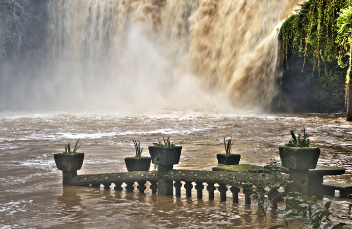 V roce 1946 však přišla velká voda a část sídla byla poškozena obrovskými kládami.