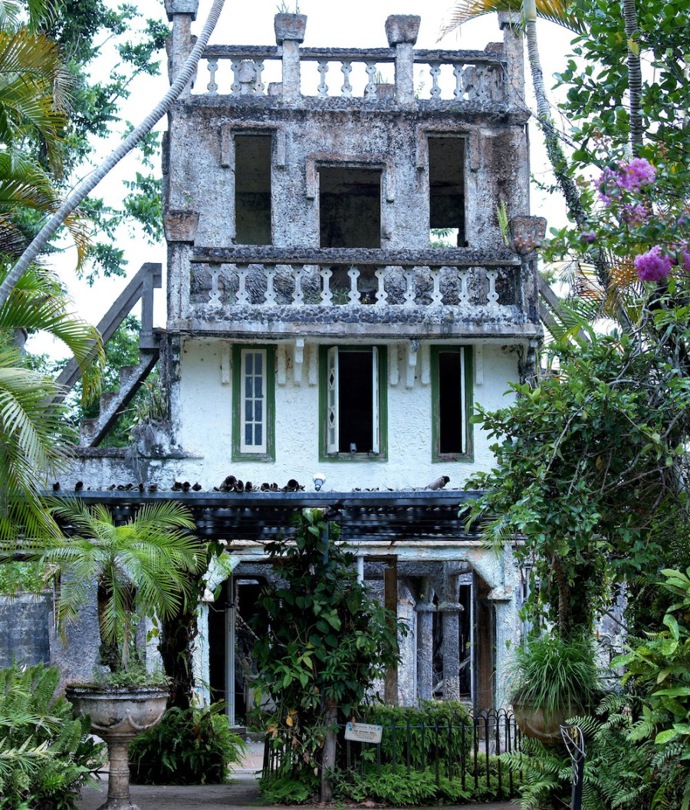 Časté povodně a cyklóny si vyžádaly opětovné rekonstrukce... a jednoho dne na ně zkrátka už nebylo dost peněz.