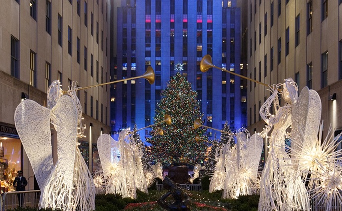 A klasika na závěr. Tento monumentální vánoční strom v Rockefeller Center v New Yorku si možná pamatujete z filmu Sám doma 2: Ztracen v New Yorku. Jeho rozsvícení patří k těm nejsledovanějším na světě. Jak se vám líbí?