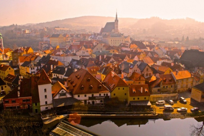 2. Český Krumlov. Ano, do výběru BrightSide se dostalo i jedno české město! Důvod? Večeře pro dva za pětistovku a pronájem bytu za 10 000 korun měsíčně, to je pro spoustu cizinců prostě levnota.