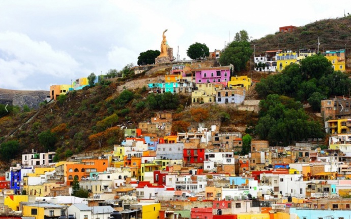 4. Guanajuato (Mexiko). Drink za 25 korun, lístek do kina za 75 korun a pronájem bytu za 4 000 až 5 000 korun měsíčně. Co dodat.