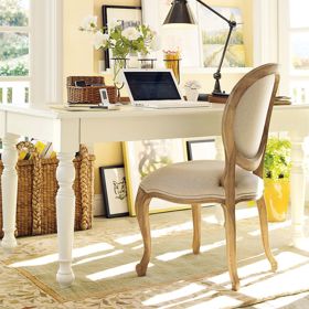 2. Slušný kus nábytku, který předtím nevlastnil nikdo z rodiny.