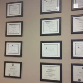 Po nástupu do zaměstnání ji ale obvykle jen zarámujeme a pověsíme na zeď, kde se na ní práší.