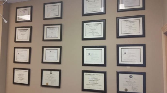 Po nástupu do zaměstnání ji ale obvykle jen zarámujeme a pověsíme na zeď, kde se na ní práší.