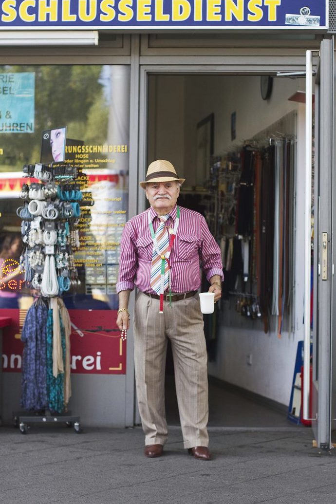 Starý krejčí (86) je stylovější než teenager. Do práce chodí každý den v jiném outfitu