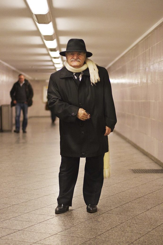 Starý krejčí (86) je stylovější než teenager. Do práce chodí každý den v jiném outfitu