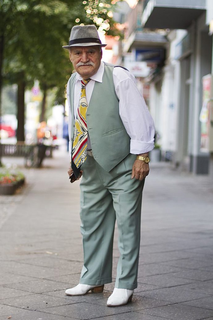 Starý krejčí (86) je stylovější než teenager. Do práce chodí každý den v jiném outfitu