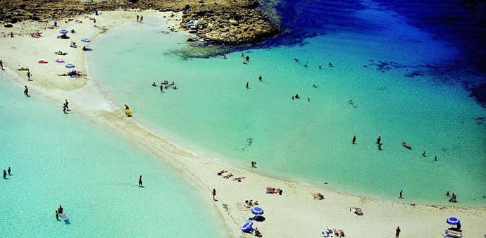 Nejlepší úroveň vlhkosti: Kypr. Klimatologové považují za ideální 50% relativní vlhkost. Na Kypru je horko, ale vzduch zůstává příjemně suchý a od oceánu vane chladivý vánek.