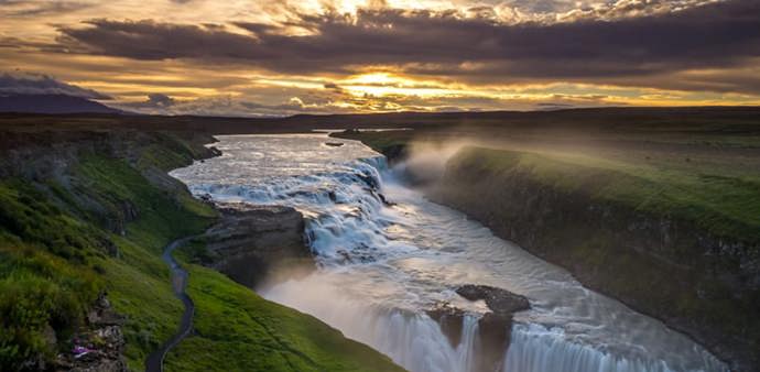 Nejčistší vzduch: Island. Nízká hustota obyvatelstva, spousta lesů a přísné imisní limity... to všechno se podílí na tom, že vzduch na Islandu je opravdu fantastický.
