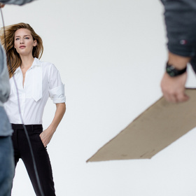 Premium Fashion Brands, módní skupina sdružující v Čechách značky Geox, Armani Jeans, Trussardi Jeans, 18CRR81 Cerruti, Versace Jeans a BELTISSIMO, představila novou tvář – topmodelku Lindu Vojtovou.