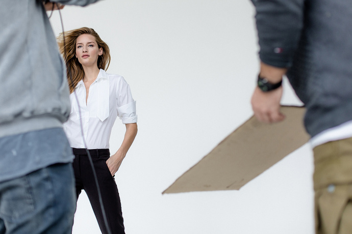 Premium Fashion Brands, módní skupina sdružující v Čechách značky Geox, Armani Jeans, Trussardi Jeans, 18CRR81 Cerruti, Versace Jeans a BELTISSIMO, představila novou tvář – topmodelku Lindu Vojtovou.