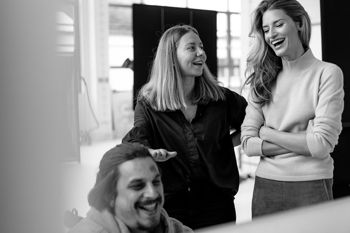 Spolupráce Lindy Vojtové s českými firmami je velice ojedinělá, Premium Fashion Brands je prvním subjektem z oblasti módy, kterému se podařilo své jméno spojit s touto vyhledávanou topmodelkou.