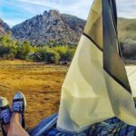 1. Kempování. Každý člověk by měl alespoň jednou v životě jet pod stan. Pár nocí bez matrace z paměťové pěny a s mravenci, co vám dají dobrou noc, vás zocelí.